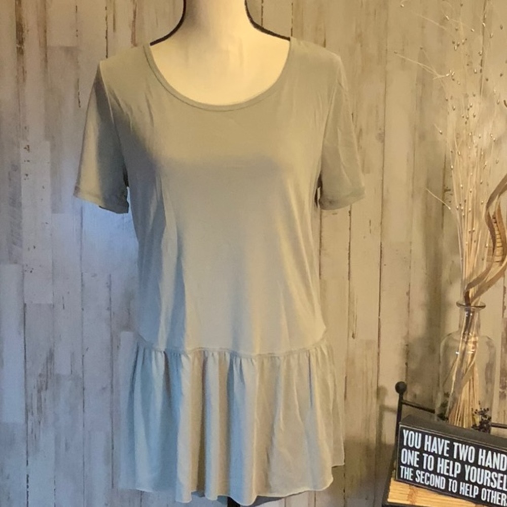Soft Mote tunic with tie lace up back. Size medium
